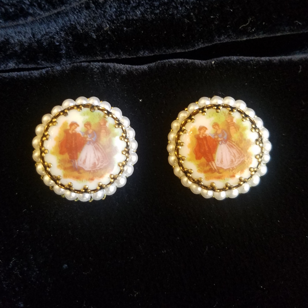 Vintage West Germany Pearl Earrings 32$